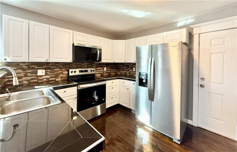 37112 E R D Mize Rd, Oak Grove, MO 64075