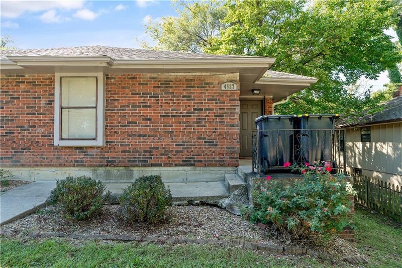 4527 E 60th St, Kansas City, MO 64130