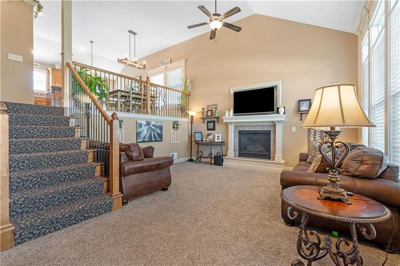 16703 Sheehan Rd, Basehor, KS 66007