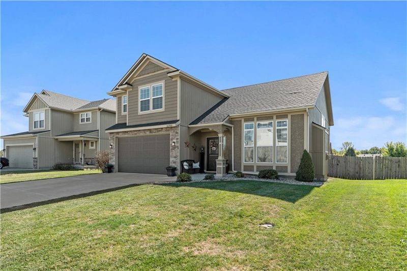 16703 Sheehan Rd, Basehor, KS 66007