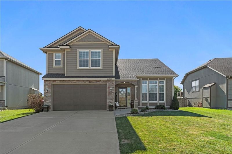 16703 Sheehan Rd, Basehor, KS 66007