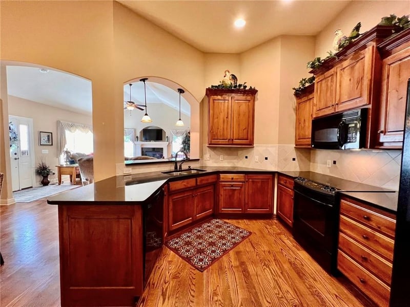 4149 NE Chapel Manor Dr, Lee's Summit, MO 64064
