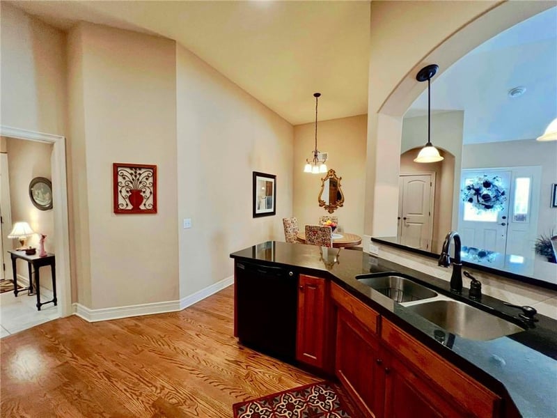 4149 NE Chapel Manor Dr, Lee's Summit, MO 64064