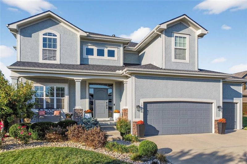 16685 S Lind Rd, Olathe, KS 66062