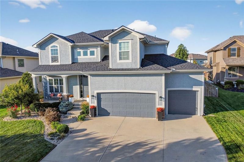16685 S Lind Rd, Olathe, KS 66062