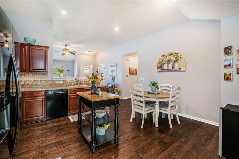 1100 SW Blackpool Dr, Lee's Summit, MO 64083