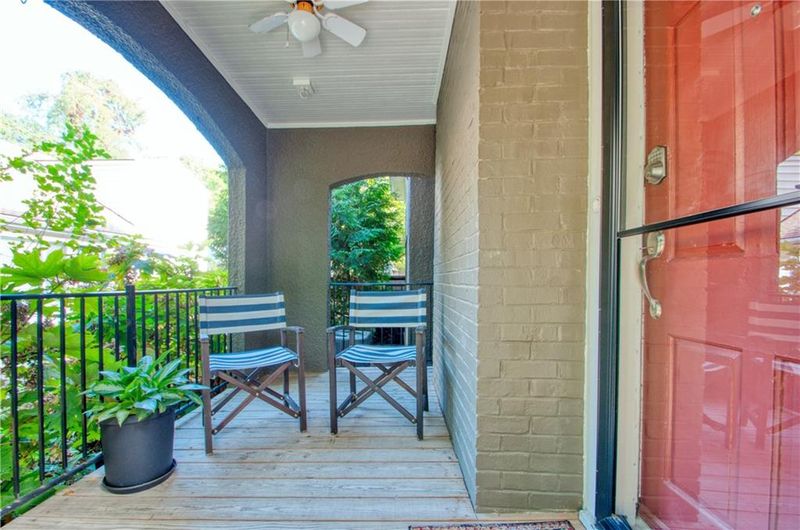 6541 Edgevale Rd, Kansas City, MO 64113