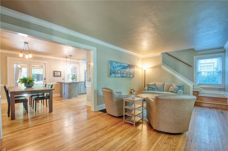 6541 Edgevale Rd, Kansas City, MO 64113