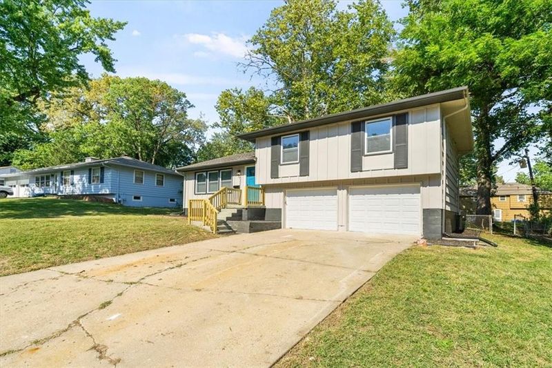 8304 E 106th St, Kansas City, MO 64134