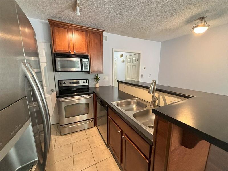 4160 Roanoke Rd, Kansas City, MO 64111