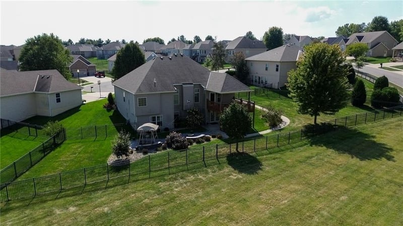 3804 Kingston Ct, St Joseph, MO 64506