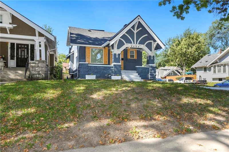 4200 Agnes Ave, Kansas City, MO 64130