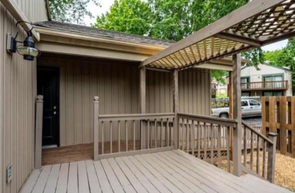 8237 N Chatham Ave, Kansas City, MO 64151