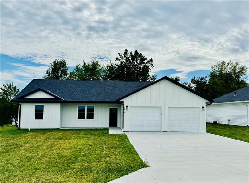 1320 W 19th St, Maryville, MO 64468