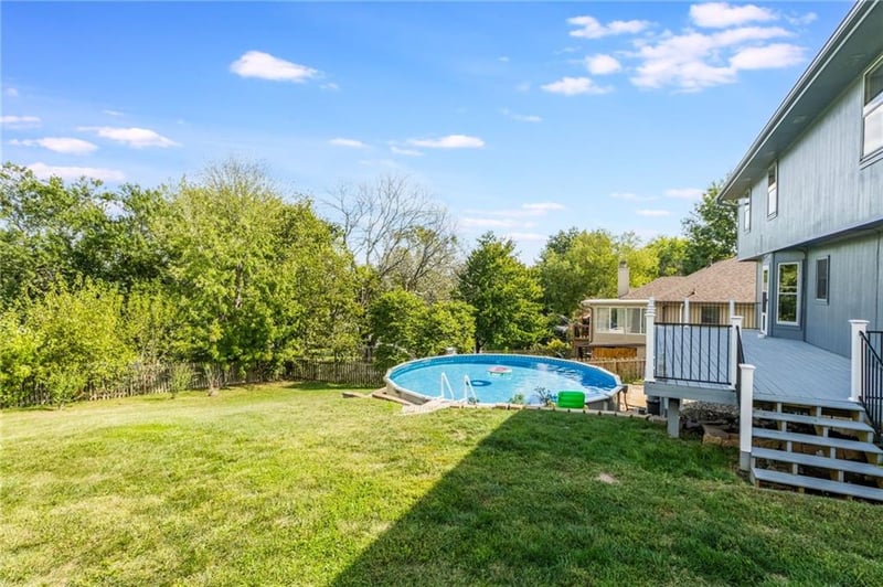 913 Abar Dr, Grain Valley, MO 64029