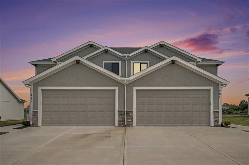 707 Ridge Dr, Smithville, MO 64089