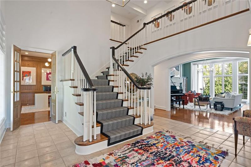 11721 Manor Rd, Leawood, KS 66211