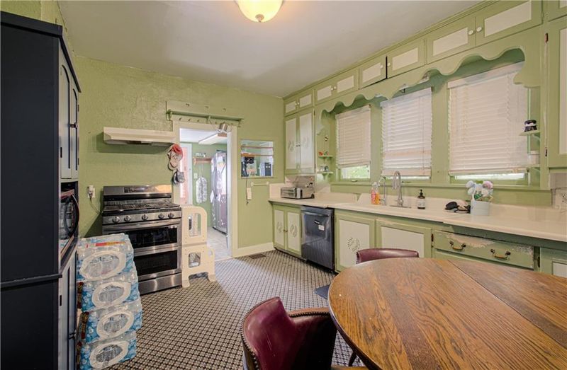 443 Choctaw St, Liberty, MO 64068