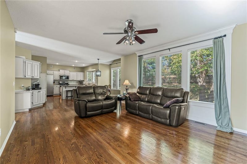 5330 W 159th Ter, Overland Park, KS 66085