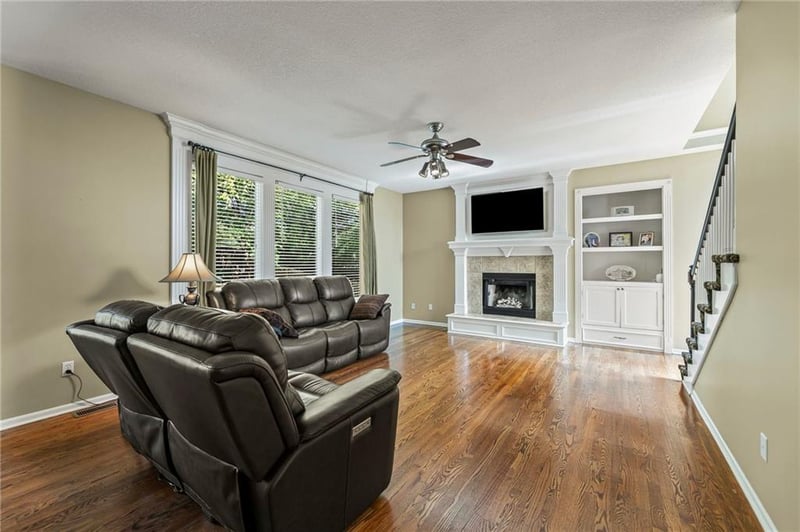 5330 W 159th Ter, Overland Park, KS 66085