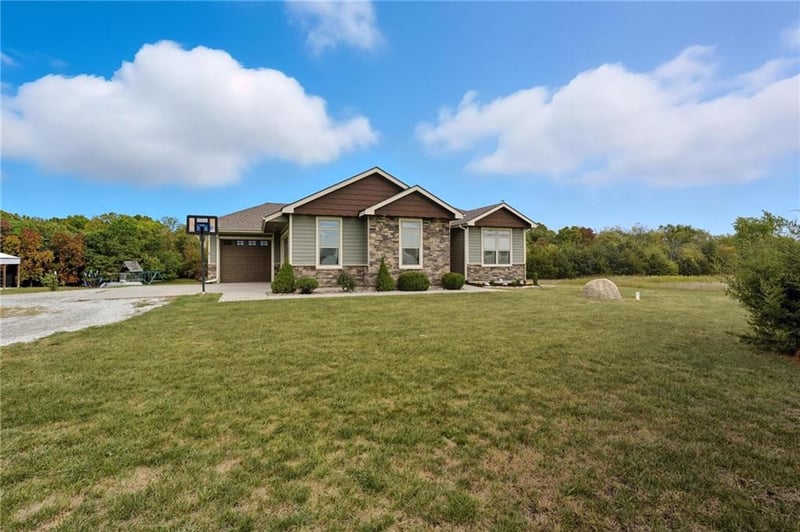 4385 Missouri Dr, Ottawa, KS 66067