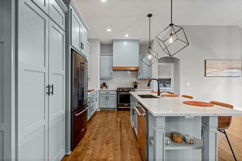 16255 W 165th Ter, Olathe, KS 66062