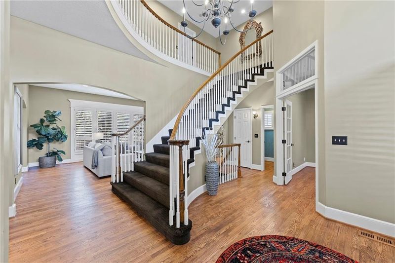 15145 Mohawk Cir, Leawood, KS 66224