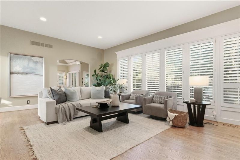 15145 Mohawk Cir, Leawood, KS 66224