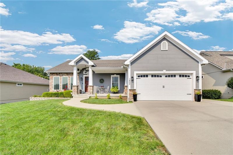 1402 Norfolk Dr, Harrisonville, MO 64701