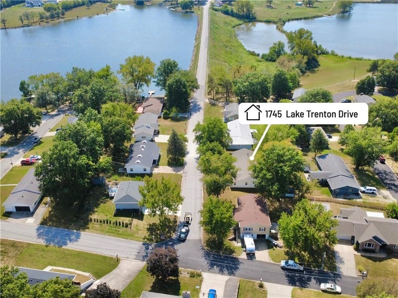 1745 Lake Trenton Dr, Trenton, MO 64683