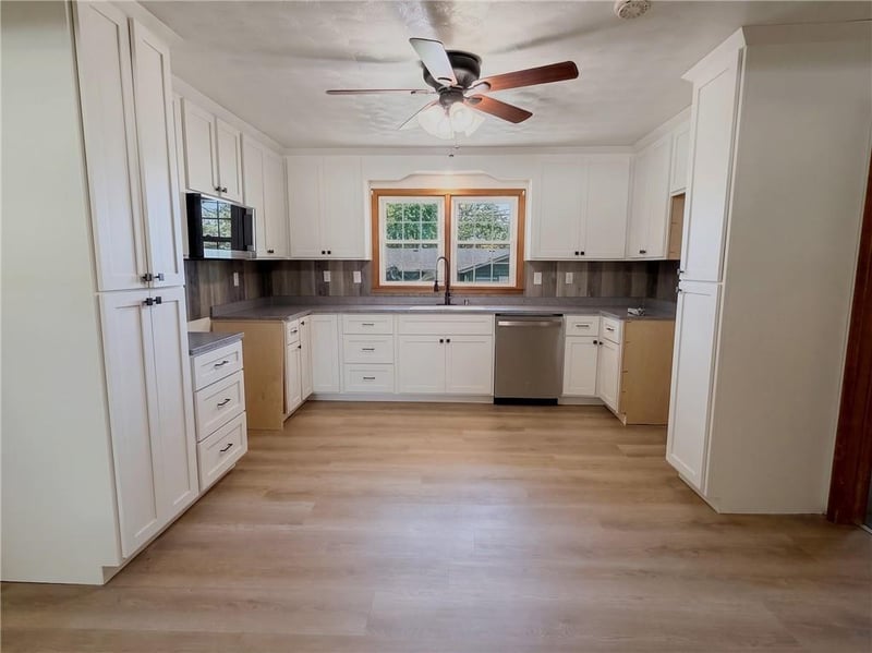 1745 Lake Trenton Dr, Trenton, MO 64683