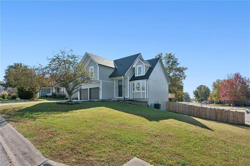 1515 Fox Run Ln, Raymore, MO 64083
