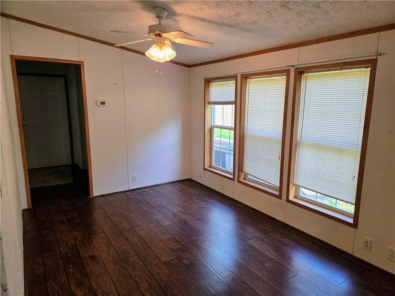 9 SE 190th Rd, Warrensburg, MO 64093