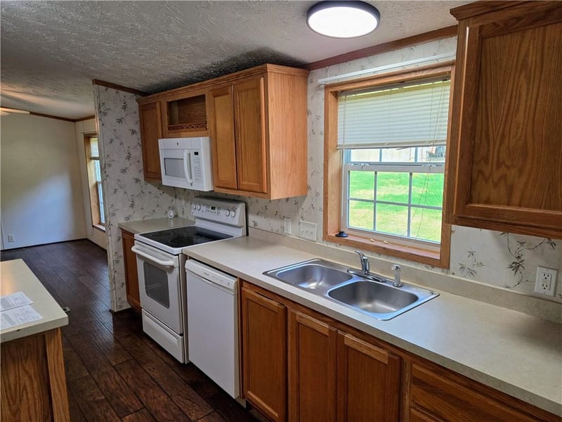 9 SE 190th Rd, Warrensburg, MO 64093