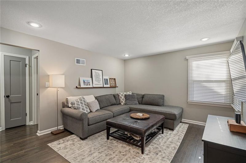 7613 Locust St, Kansas City, MO 64131