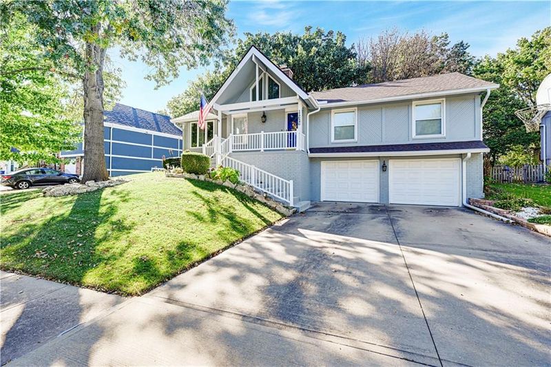 11626 Monrovia St, Overland Park, KS 66210