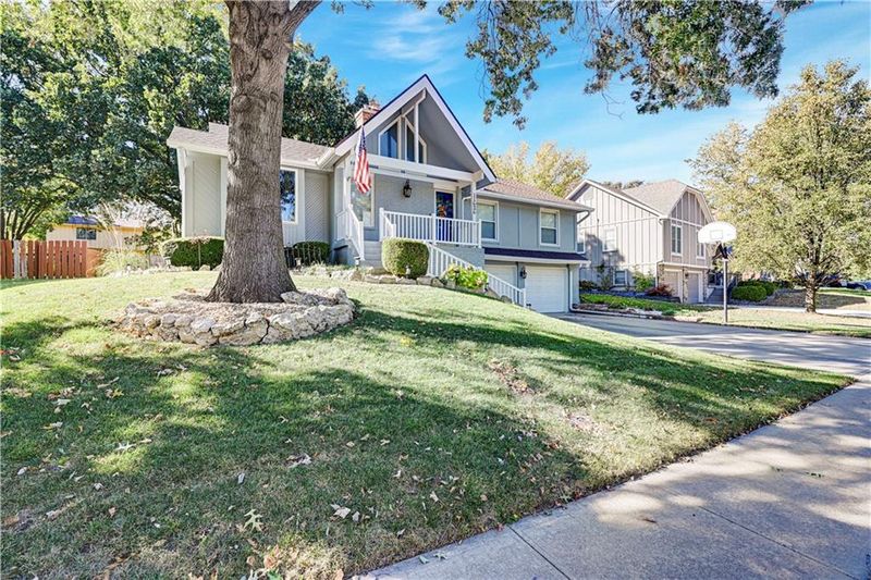 11626 Monrovia St, Overland Park, KS 66210