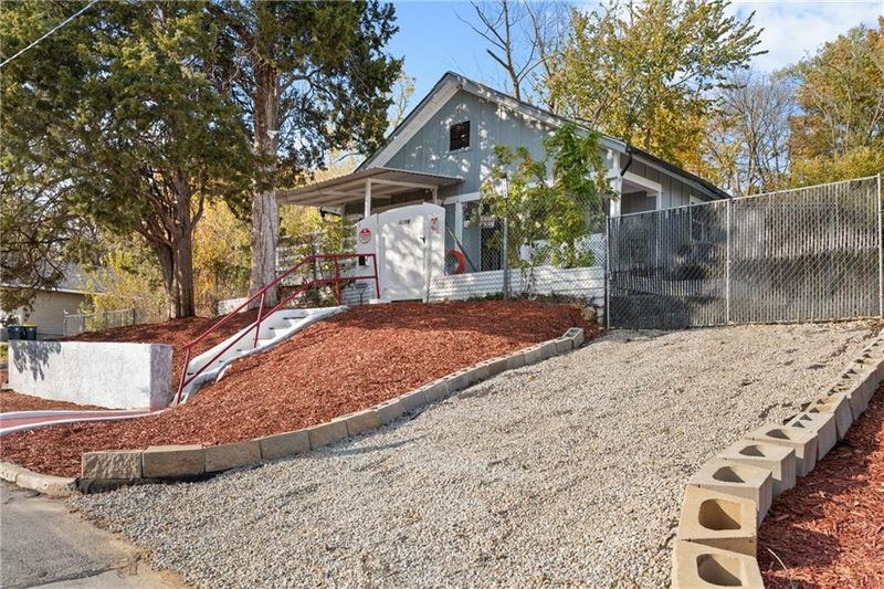 5226 E 28th Ter, Kansas City, MO 64128