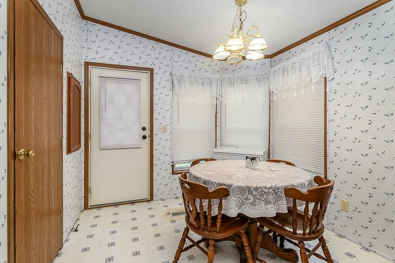 18327 State Ave, Tonganoxie, KS 66086