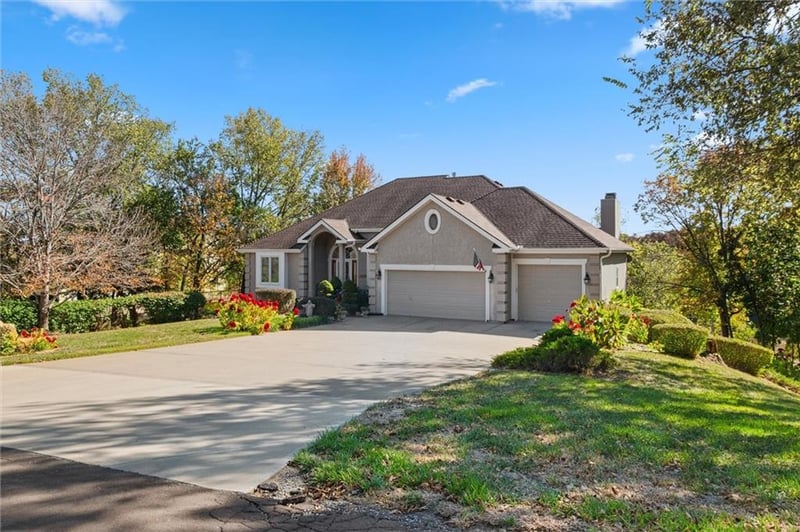 14733 Timber Ln, Bonner Springs, KS 66012