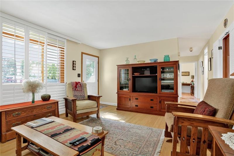 6159 Circle View Dr, Kansas City, MO 64118
