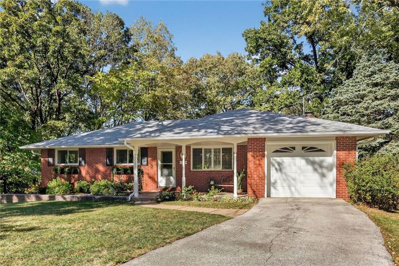 6159 Circle View Dr, Kansas City, MO 64118