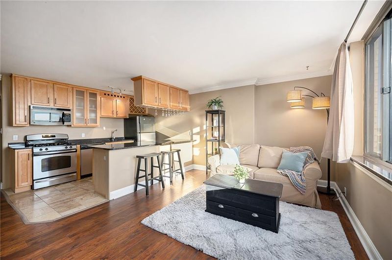 700 E 8th St #9R, Kansas City, MO 64106