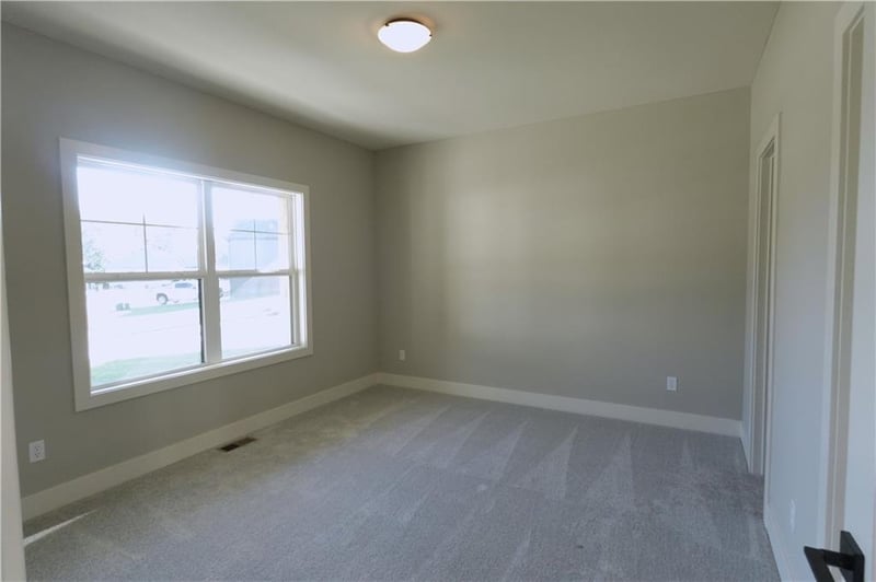 18130 NW 127th St, Platte City, MO 64079