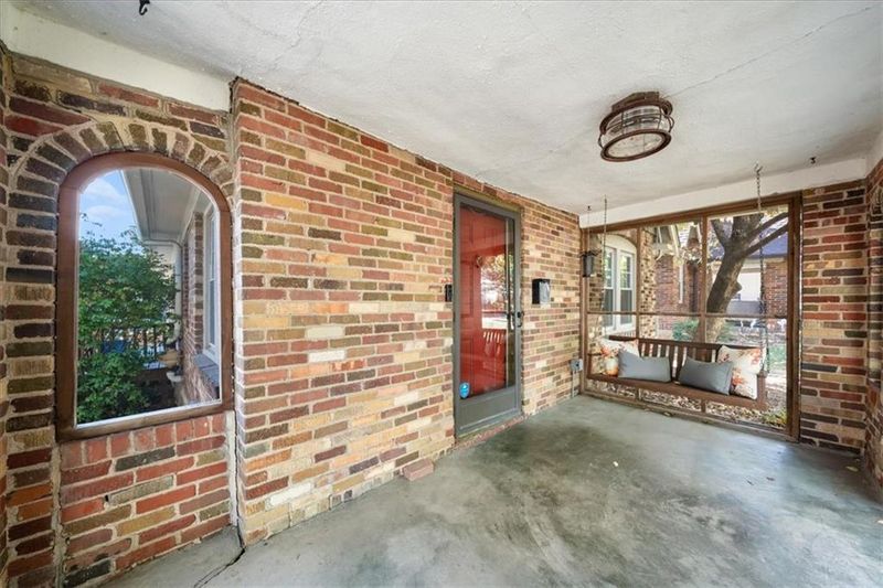 429 E 62nd St, Kansas City, MO 64110