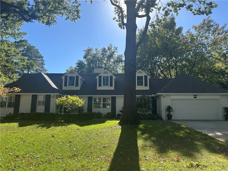 4211 Homestead Dr, Prairie Village, KS 66208