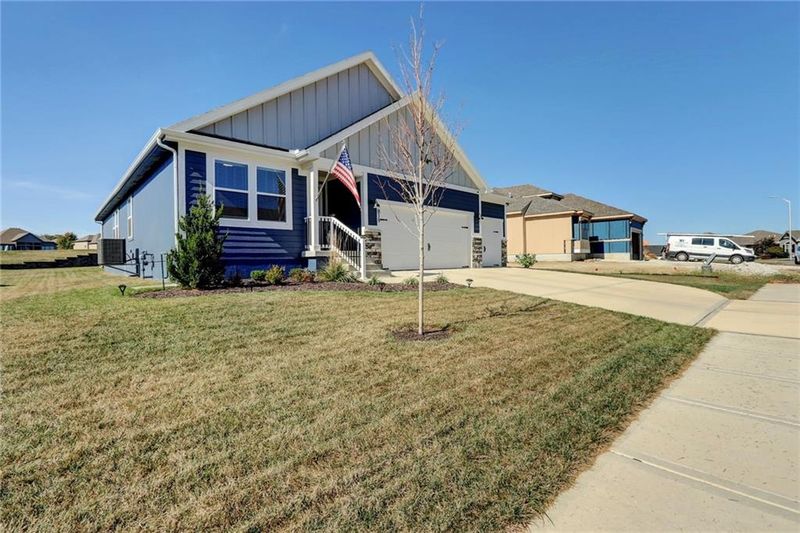 819 Bridgeshire Dr, Raymore, MO 64083