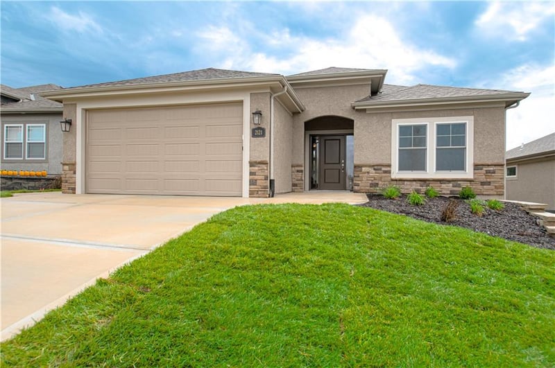 2121 Greenfield Point, Kearney, MO 64060