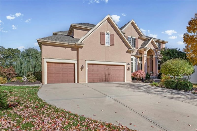 5716 W 146th St, Overland Park, KS 66223