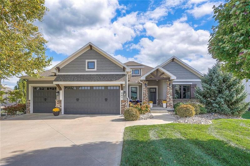 205 SW Mackenzie Dr, Lee's Summit, MO 64081